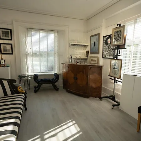 The Art Lounge Bed & Breakfast *