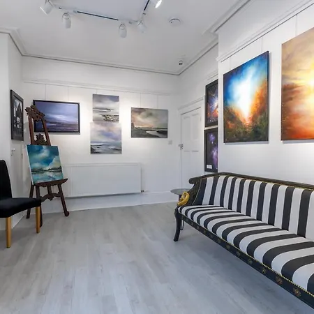 The Art Lounge *
